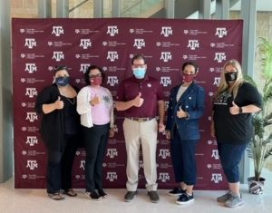 Group photo in front of tamu backdrop